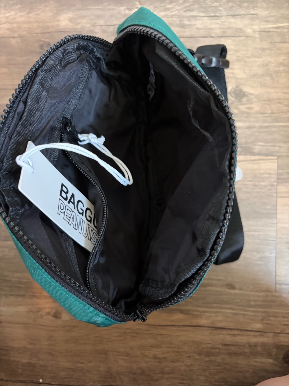 NWT BAGGU Peanuts Fanny Pack - Picture 3 of 4